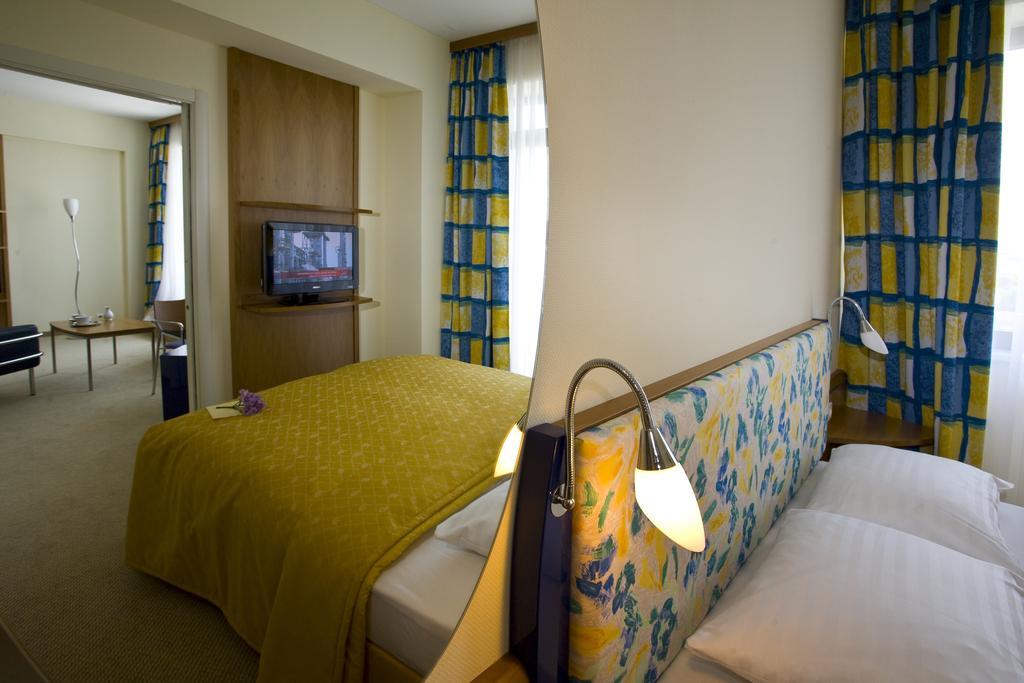 Starlight Suites Hotel Βουκουρέστι Δωμάτιο φωτογραφία